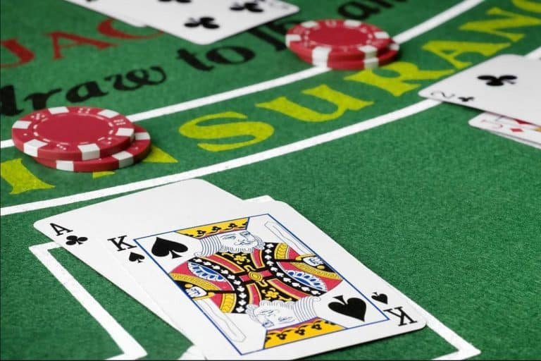 Người chơi tham gia chương trình VIP play b52 trên điện thoại di động